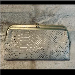 HOBO LAUREN Clutch-Wallet Color: Gold Filigree Exotic Brushed Gold Hardware